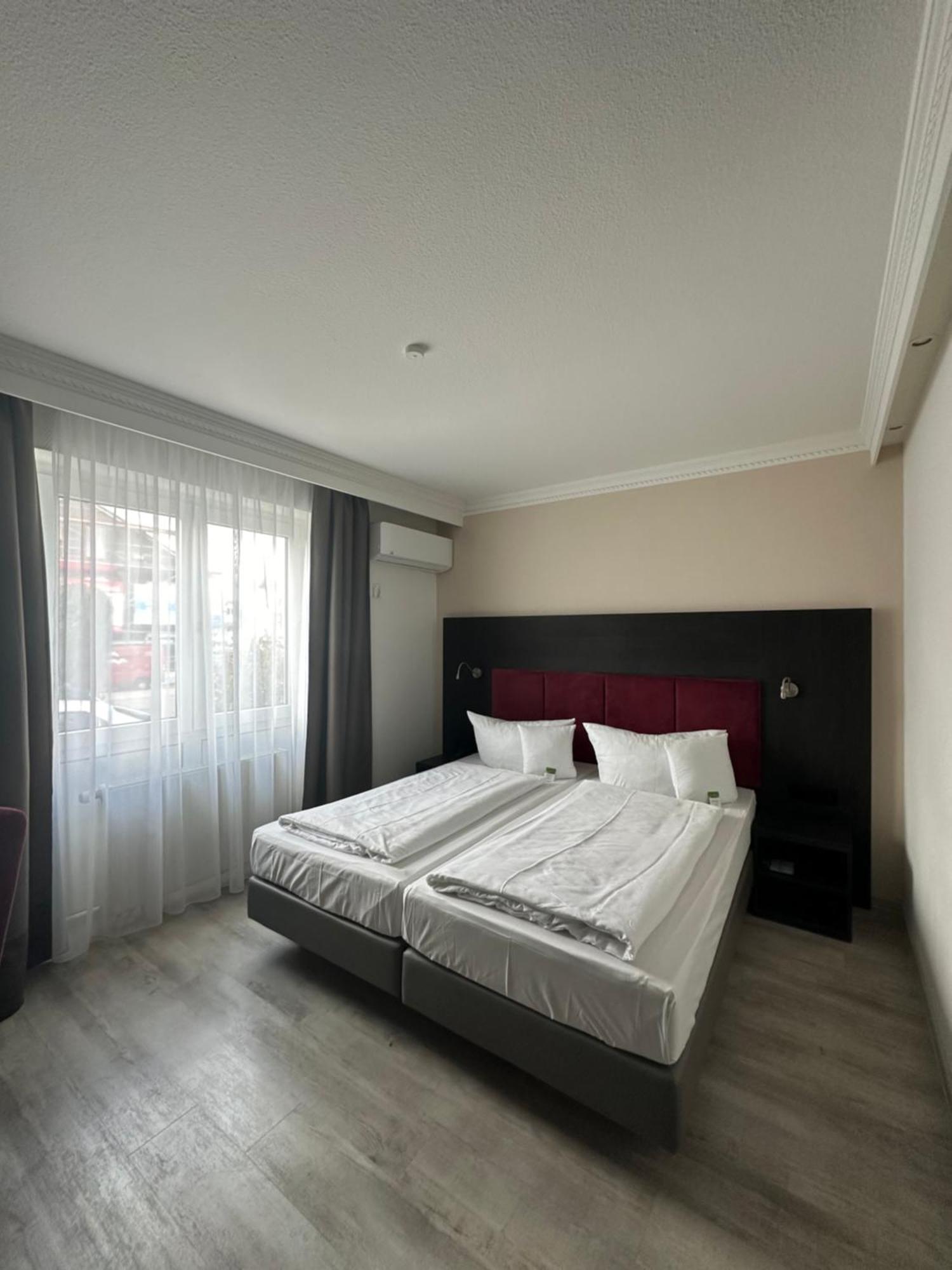 Standard Twin Room,1742567647:JPEG
